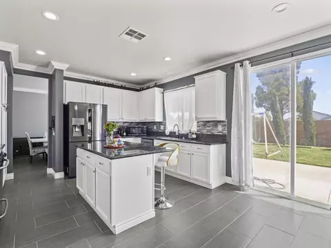 43936 Hampton St, Lancaster, CA 93536 photo 9