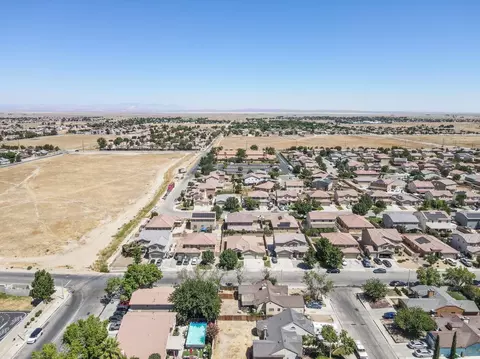 2715 Avenue J4 E, Lancaster, CA 93535 photo 4