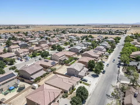 2715 Avenue J4 E, Lancaster, CA 93535 photo 3