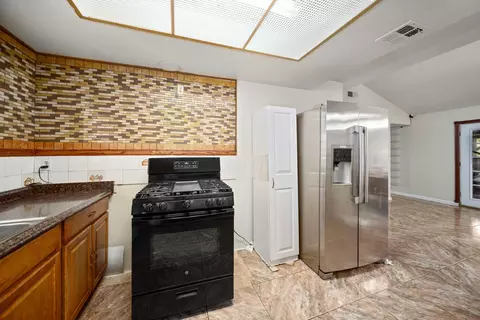 826 Lightcap St, Lancaster, CA 93535 photo 5