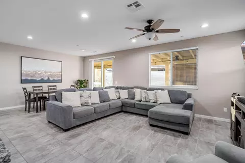 4425 Jackman St W, Lancaster, CA 93536 photo 9