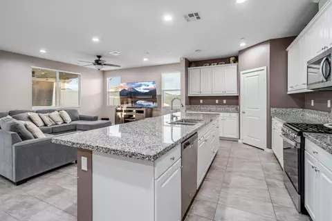 4425 Jackman St W, Lancaster, CA 93536 photo 13