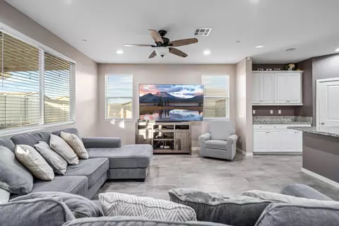 4425 Jackman St W, Lancaster, CA 93536 photo 7