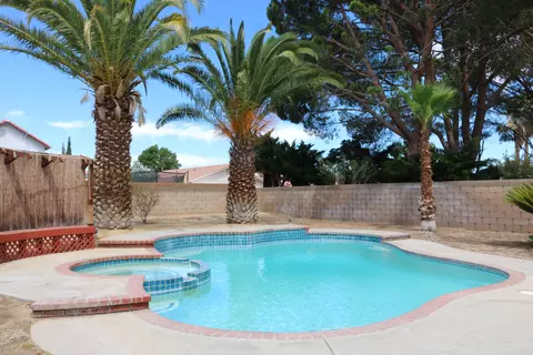 43915 11th St E, Lancaster, CA 93535 photo 2