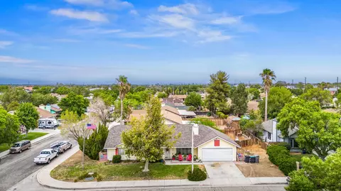 1905 E Ave R-4, Palmdale, CA 93550 photo 2