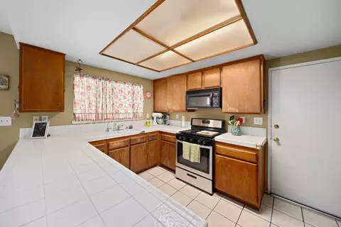 1905 E Ave R-4, Palmdale, CA 93550 photo 9