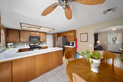 1905 E Ave R-4, Palmdale, CA 93550 photo 8