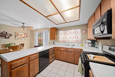 1905 E Ave R-4, Palmdale, CA 93550 photo 6