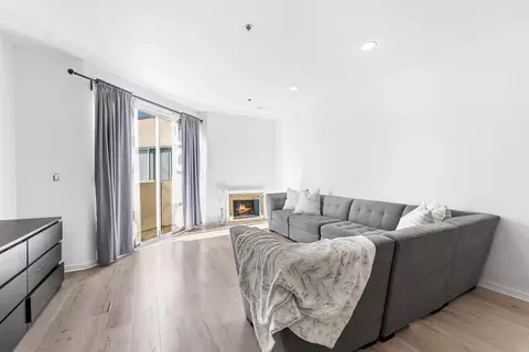 19350 Sherman Way #317, Los Angeles, CA 91335