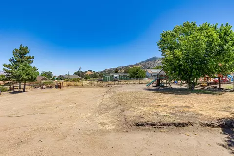 18080 Bowie St, Tehachapi, CA 93561 photo 24