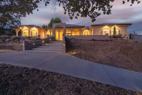23820 Lakeview Dr, Tehachapi, CA 93561 photo 2