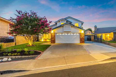 25519 Newcastle Ct, Santa Clarita, CA 91350