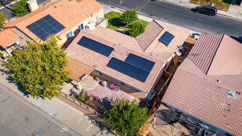 2310 Scott Ave, Palmdale, CA 93550 photo 2