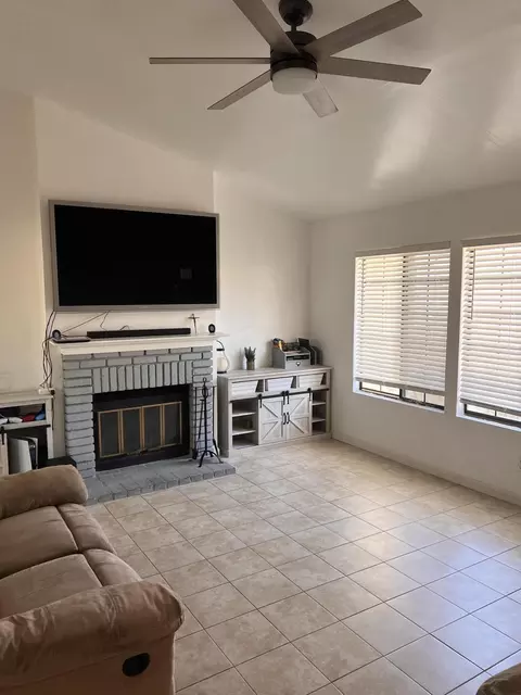 43035 Weyand Ct, Lancaster, CA 93534 photo 2