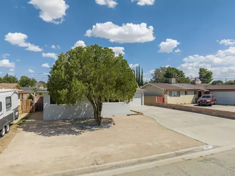 44626 2nd St E, Lancaster, CA 93535 photo 2