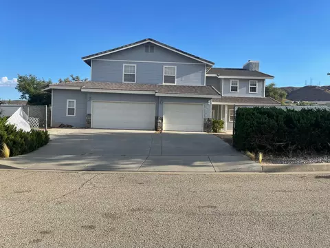 6122 Parker Dr, Palmdale, CA 93551