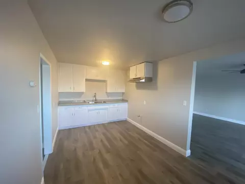 104 Teakwood Ct, Tehachapi, CA 93561 photo 2