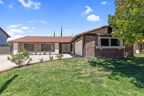 3827 Vista Linda Dr, Lancaster, CA 93536