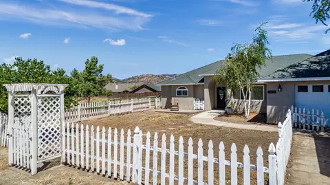 28021 Seabiscuit Way, Tehachapi, CA 93561 photo 2