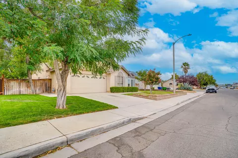37247 Dawson Dr, Palmdale, CA 93550 photo 2