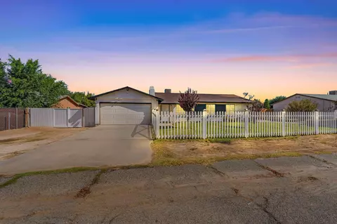 17145 Parkvalley Ave E, Palmdale, CA 93591