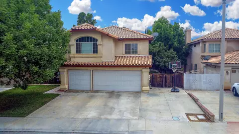 2742 Pillsbury St W, Lancaster, CA 93536