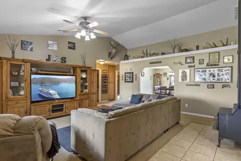 18270 Ghost Town St, Tehachapi, CA 93561 photo 8