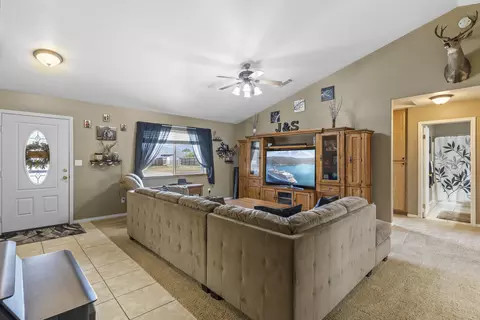 18270 Ghost Town St, Tehachapi, CA 93561 photo 7
