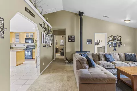 18270 Ghost Town St, Tehachapi, CA 93561 photo 23
