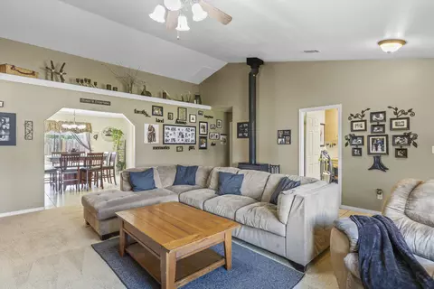 18270 Ghost Town St, Tehachapi, CA 93561 photo 9