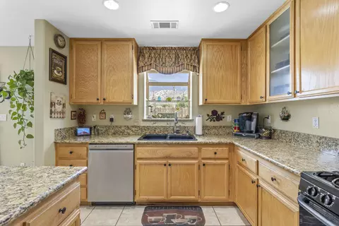 18270 Ghost Town St, Tehachapi, CA 93561 photo 15