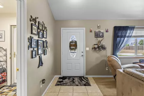 18270 Ghost Town St, Tehachapi, CA 93561 photo 6