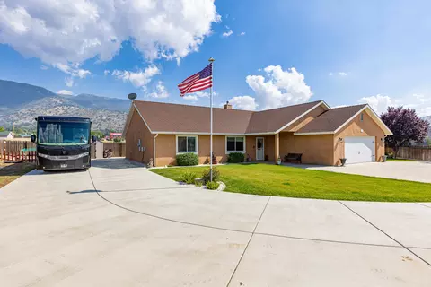 18270 Ghost Town St, Tehachapi, CA 93561 photo 5