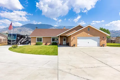 18270 Ghost Town St, Tehachapi, CA 93561 photo 4