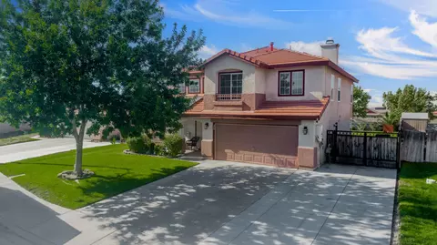6345 Golding Dr, Lancaster, CA 93536 photo 2