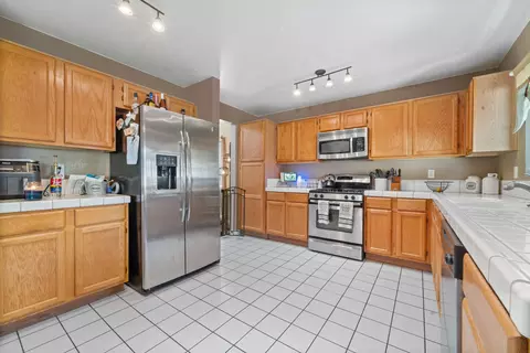 6345 Golding Dr, Lancaster, CA 93536 photo 8