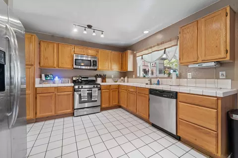 6345 Golding Dr, Lancaster, CA 93536 photo 9