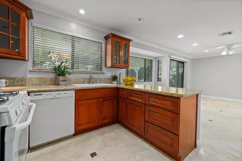 43922 Windsor Pl, Lancaster, CA 93536 photo 6