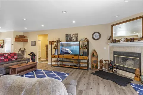 22441 Bogie St, Tehachapi, CA 93561 photo 5