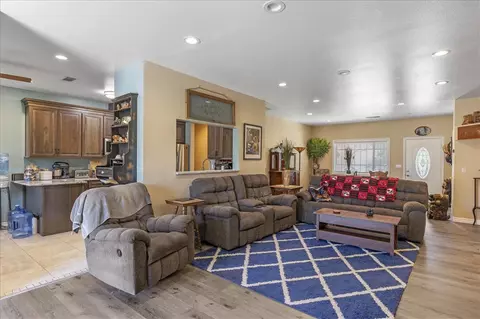 22441 Bogie St, Tehachapi, CA 93561 photo 6