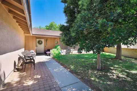 1555 Adrien Pl, Lancaster, CA 93535 photo 4