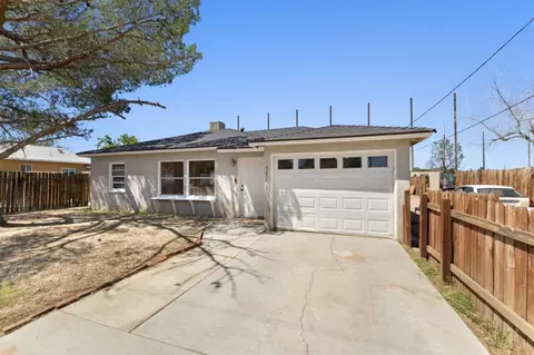 43517 6th St E, Lancaster, CA 93535 photo 2