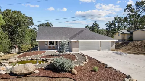 27461 Buckpasser Dr, Tehachapi, CA 93561 photo 2