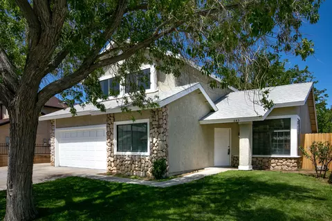645 Jackman St E, Lancaster, CA 93535 photo 2