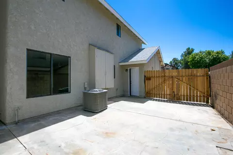 645 Jackman St E, Lancaster, CA 93535 photo 9