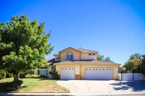 42052 Pleasant View Dr, Lancaster, CA 93536