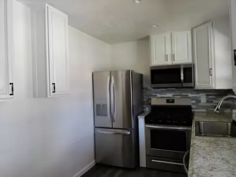 15248 Carol St, Mojave, CA 93501 photo 5