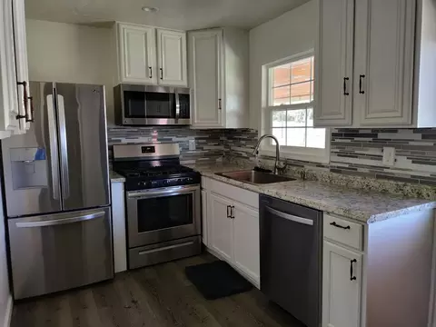 15248 Carol St, Mojave, CA 93501 photo 4