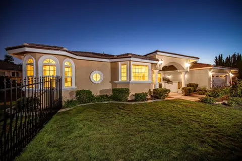252 Roadrunner Dr W, Palmdale, CA 93551