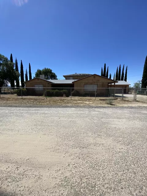 42705 8th St E, Lancaster, CA 93535
